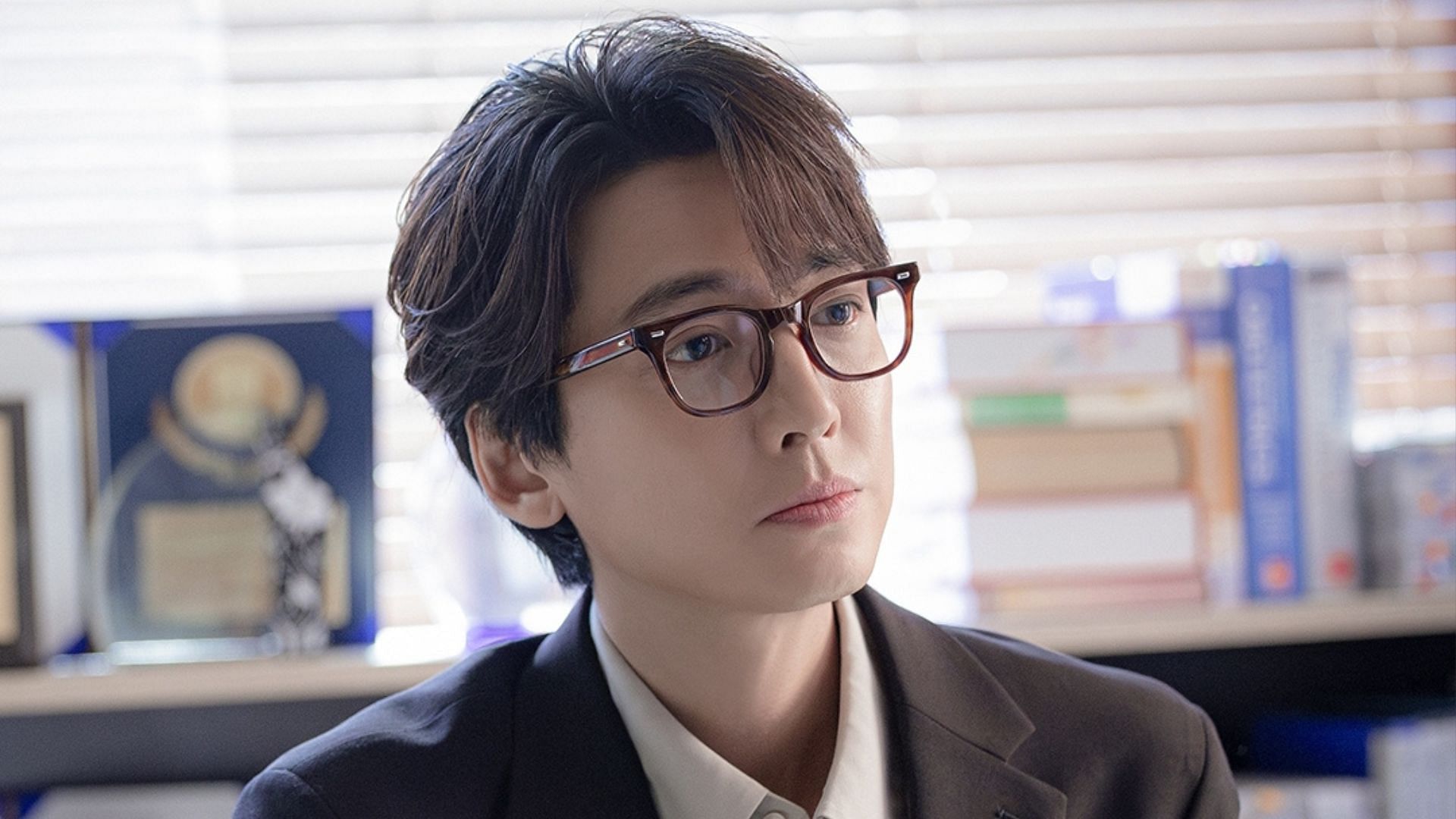 Jung Kyung-ho as Kim Jun-wan (Image via Instagram/@tvn_drama)